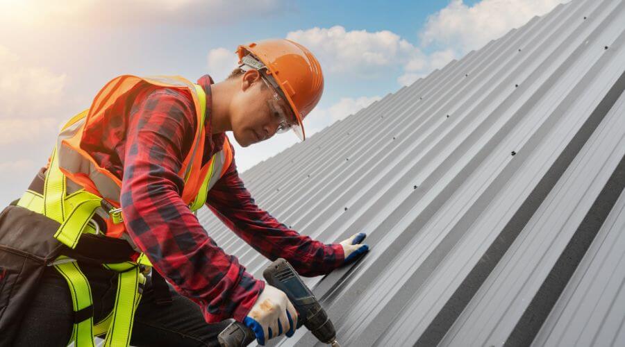 Professional gutter cleaning in Markham, IL